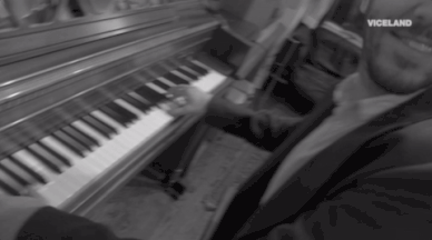 键盘“马杀鸡”，大屏酷又炫 ｜未来的视听盛宴.gif